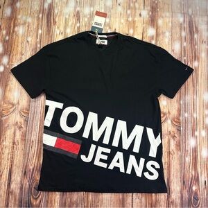 NWT Tommy Jeans Relaxed Fit Magnified Logo 
Men’s T-shirt  Size Small